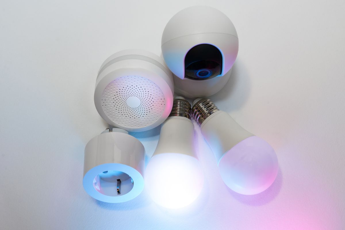 Connected home bulbs, security camera and hub arranged together